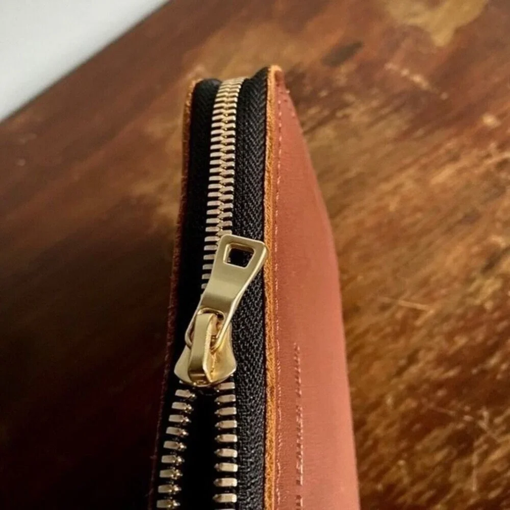 Portland Leather Goods NWOT Honey zip around accordion Large Wallet Compartments